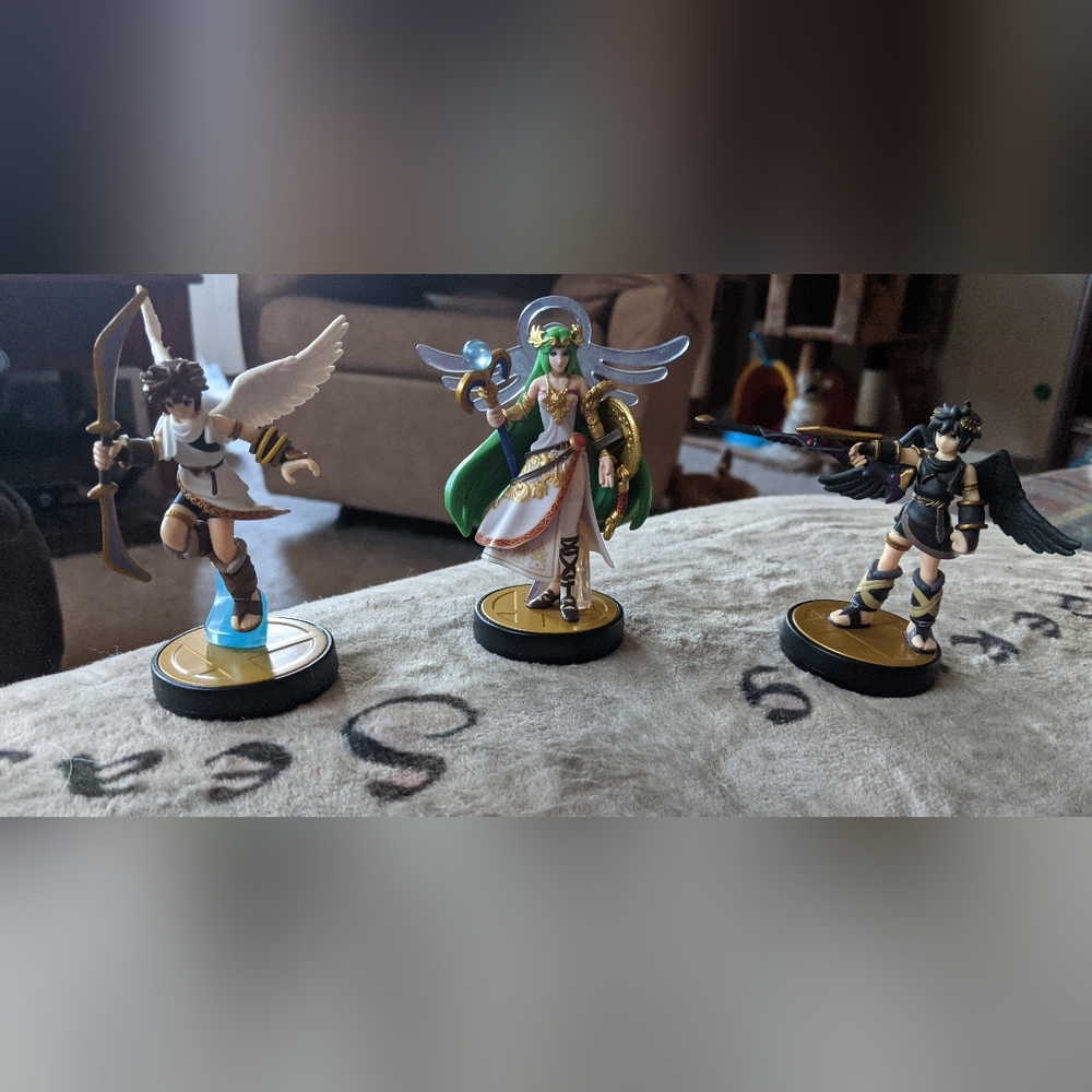 Pit, Palutena and Dark Pit amiibo bundle